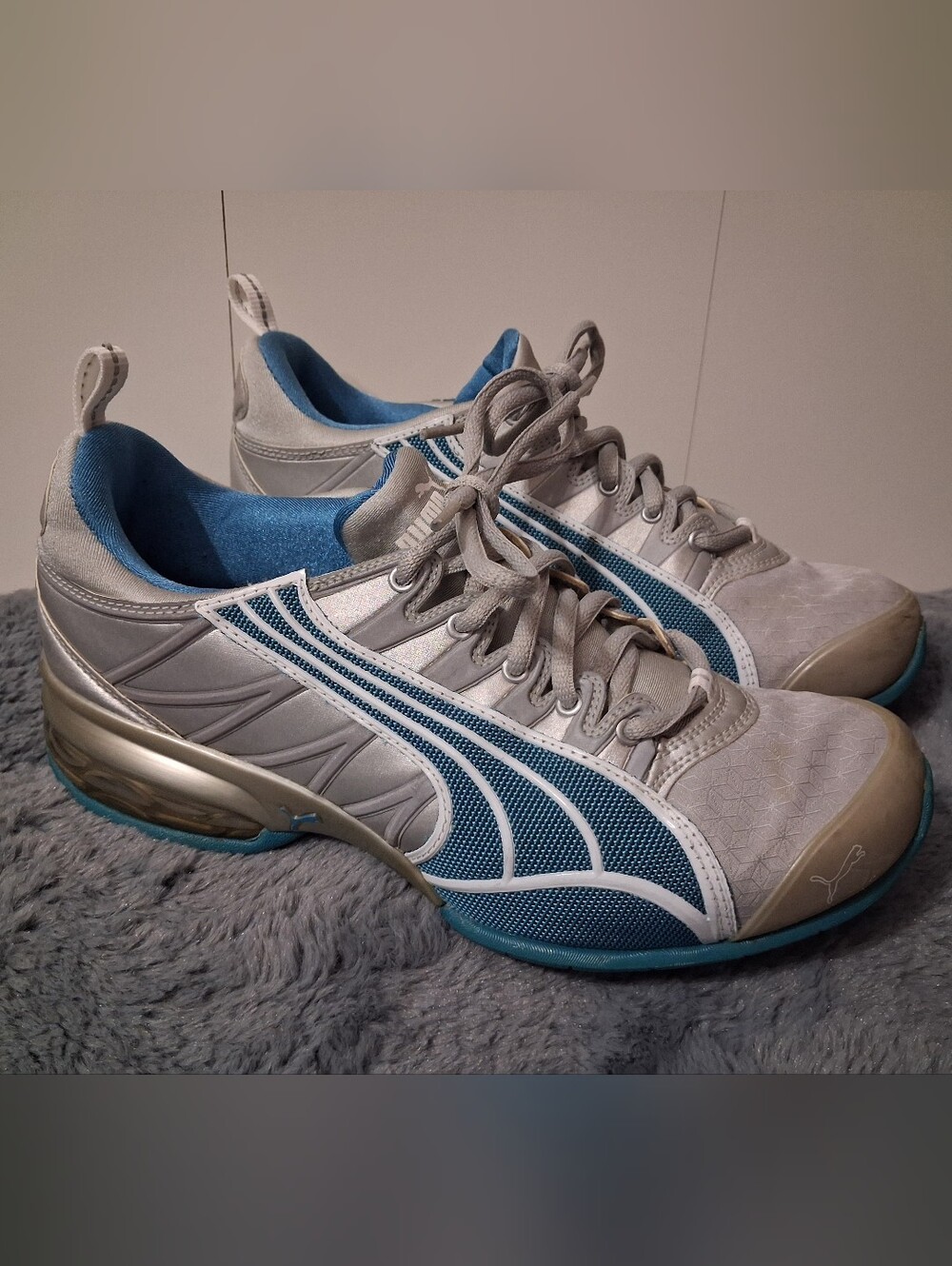 Puma Women's Silver and Blue Athletic Sneakers 8.5